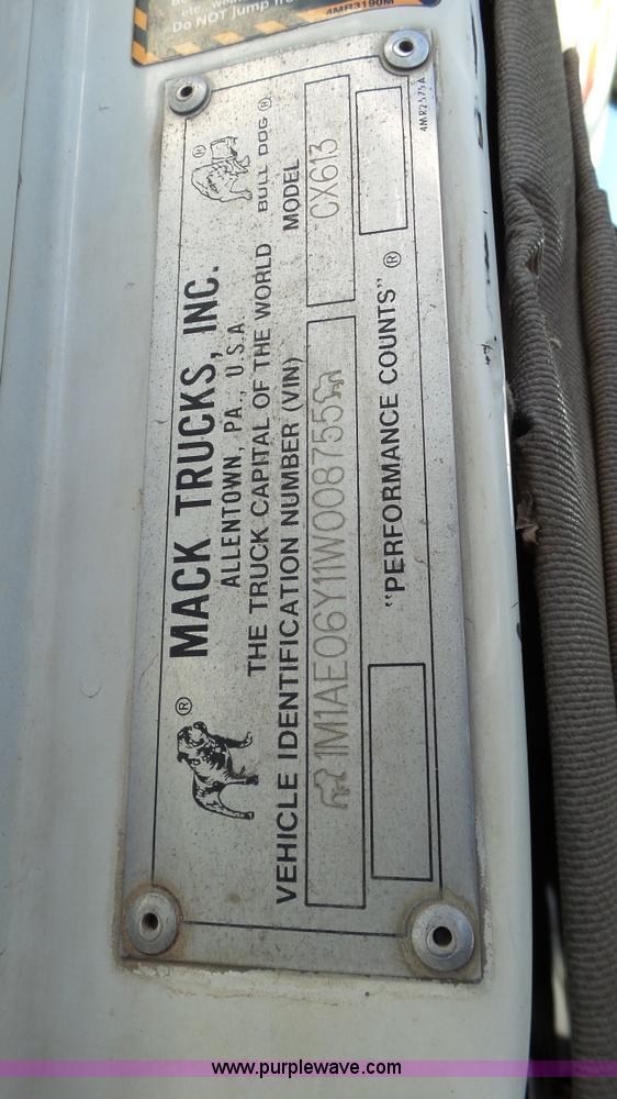 image for item L6518 2001 Mack CX613 semi truck