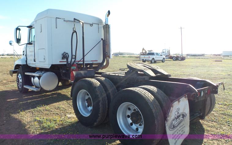 image for item L6519 2001 Mack CH613 semi truck