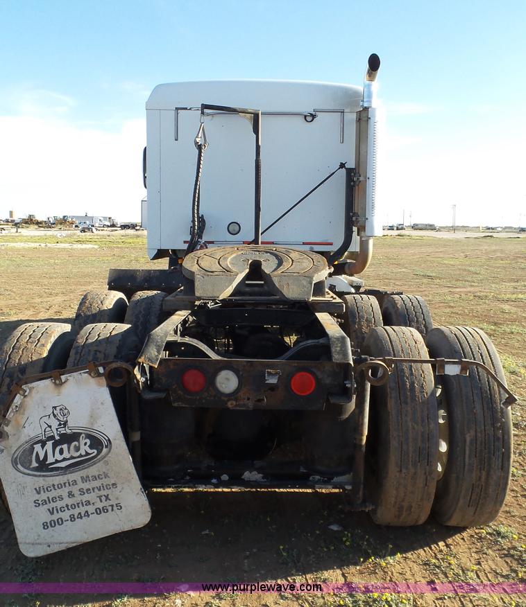 image for item L6519 2001 Mack CH613 semi truck