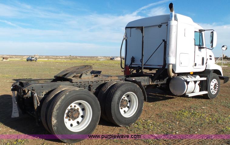 image for item L6519 2001 Mack CH613 semi truck