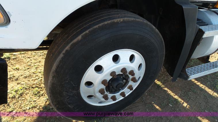 image for item L6519 2001 Mack CH613 semi truck