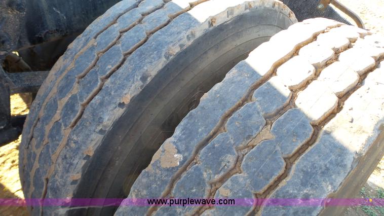 image for item L6519 2001 Mack CH613 semi truck