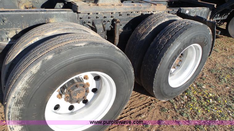 image for item L6519 2001 Mack CH613 semi truck