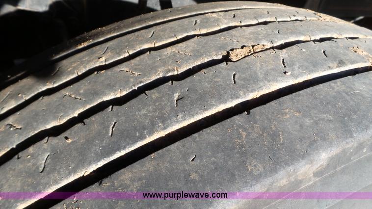 image for item L6519 2001 Mack CH613 semi truck