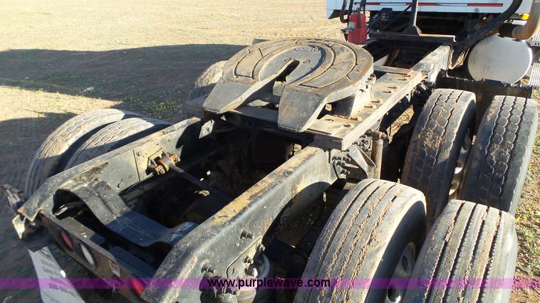 image for item L6519 2001 Mack CH613 semi truck