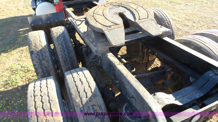 image for item L6519 2001 Mack CH613 semi truck