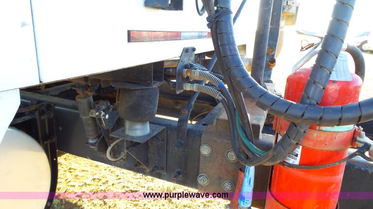 image for item L6519 2001 Mack CH613 semi truck