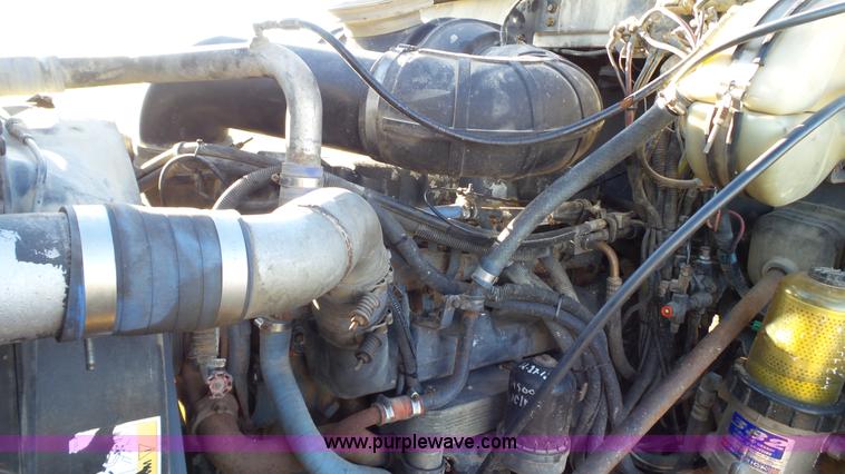 image for item L6519 2001 Mack CH613 semi truck