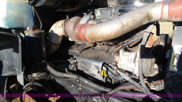 image for item L6519 2001 Mack CH613 semi truck