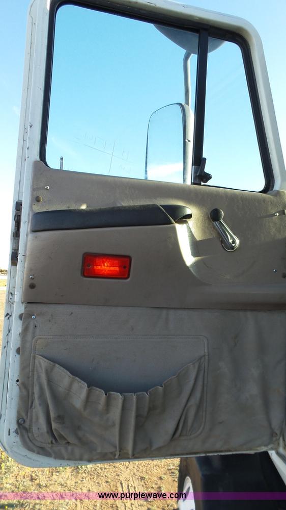 image for item L6519 2001 Mack CH613 semi truck