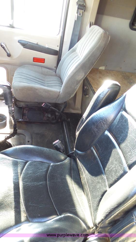 image for item L6519 2001 Mack CH613 semi truck