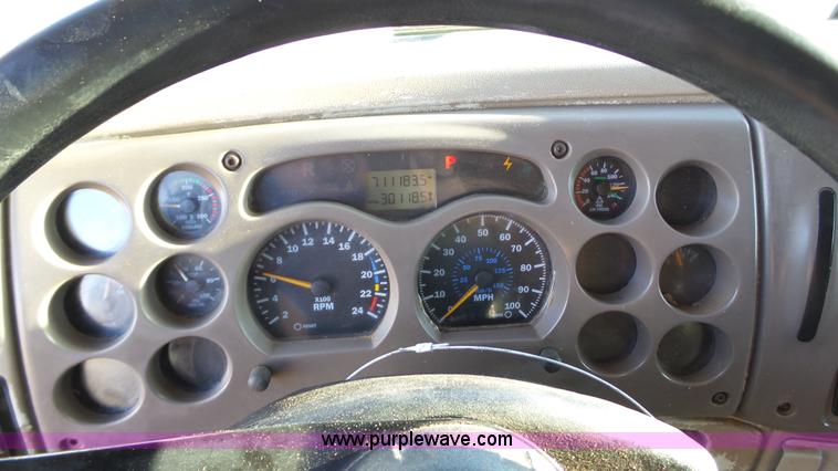 image for item L6519 2001 Mack CH613 semi truck