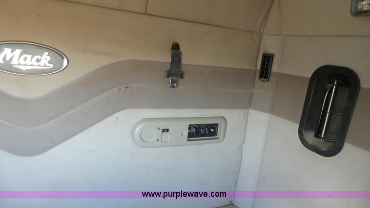 image for item L6519 2001 Mack CH613 semi truck