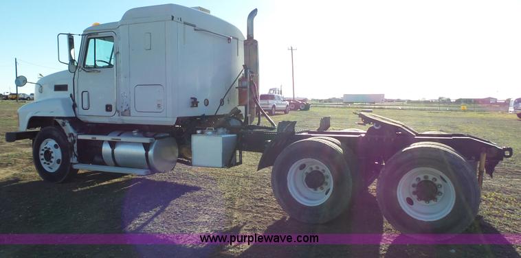 image for item L6520 1999 Mack CH613 semi truck