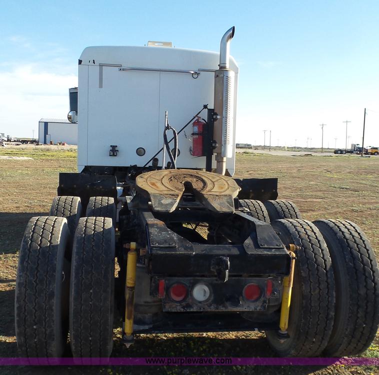 image for item L6520 1999 Mack CH613 semi truck