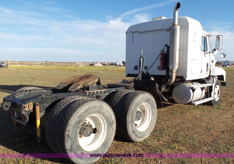 image for item L6520 1999 Mack CH613 semi truck