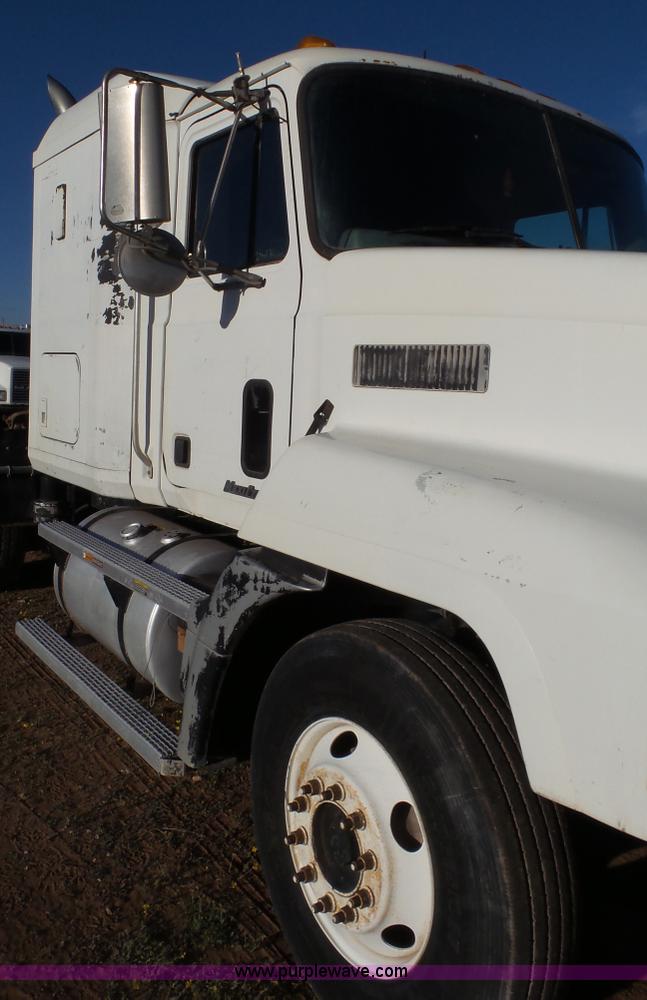 image for item L6520 1999 Mack CH613 semi truck