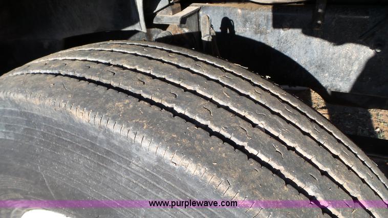 image for item L6520 1999 Mack CH613 semi truck