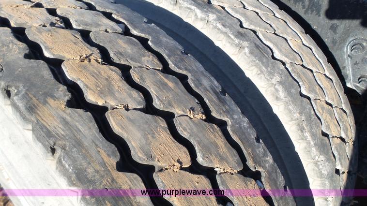 image for item L6520 1999 Mack CH613 semi truck