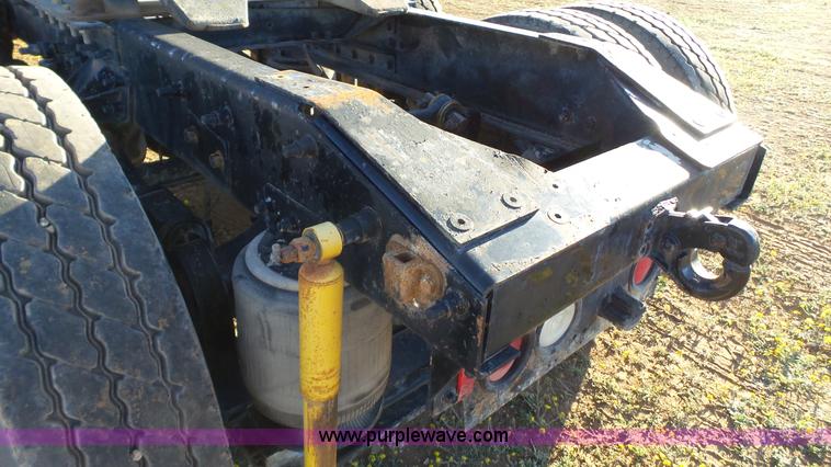 image for item L6520 1999 Mack CH613 semi truck