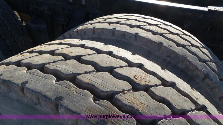 image for item L6520 1999 Mack CH613 semi truck