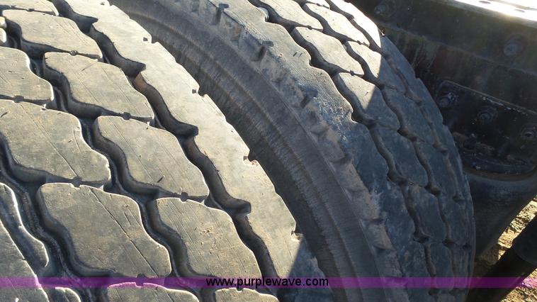 image for item L6520 1999 Mack CH613 semi truck