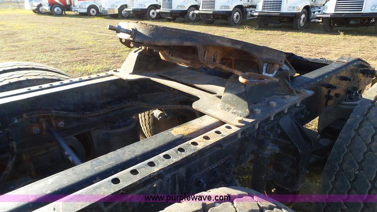 image for item L6520 1999 Mack CH613 semi truck