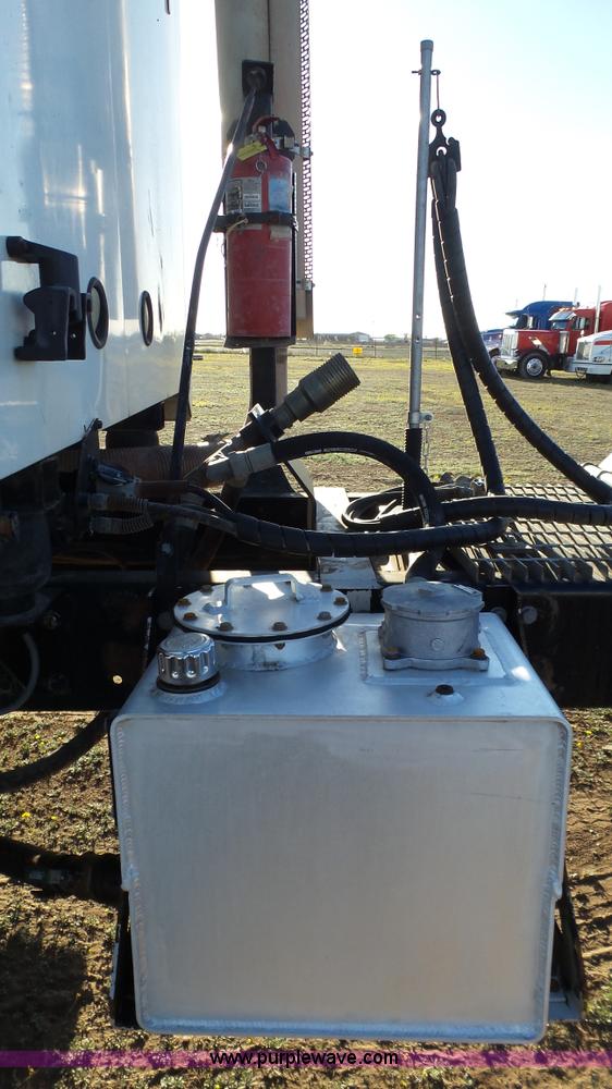 image for item L6520 1999 Mack CH613 semi truck