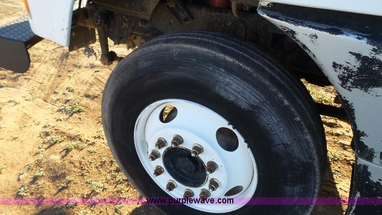 image for item L6520 1999 Mack CH613 semi truck