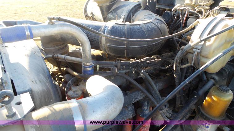 image for item L6520 1999 Mack CH613 semi truck