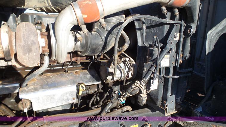 image for item L6520 1999 Mack CH613 semi truck