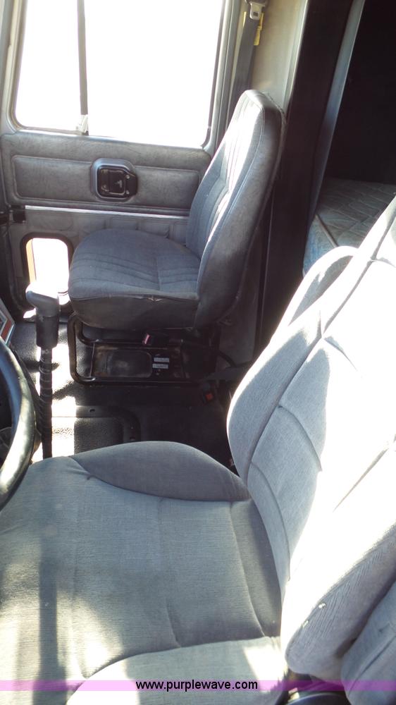 image for item L6520 1999 Mack CH613 semi truck