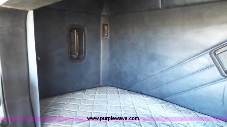 image for item L6520 1999 Mack CH613 semi truck