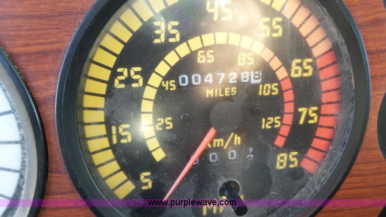 image for item L6520 1999 Mack CH613 semi truck