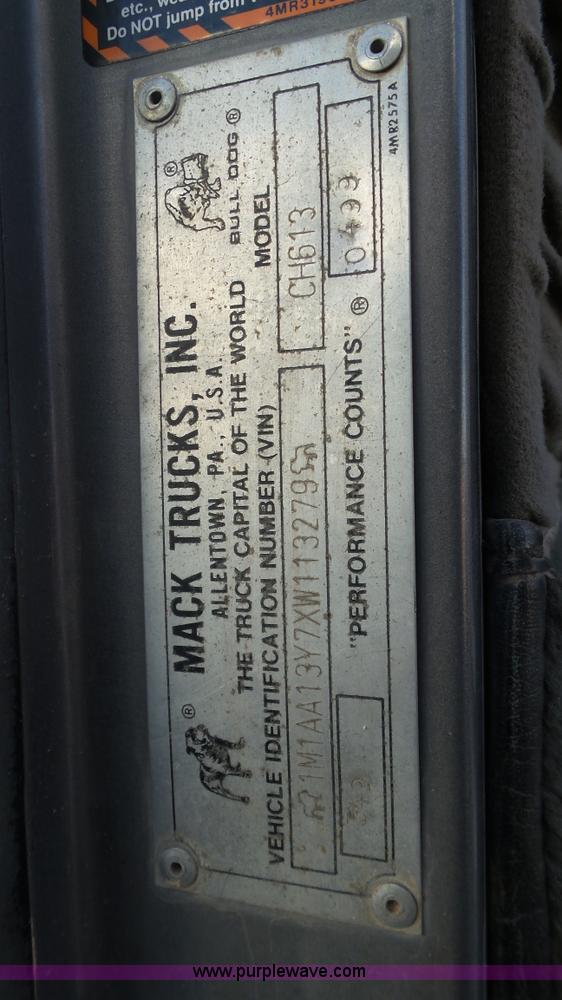 image for item L6520 1999 Mack CH613 semi truck