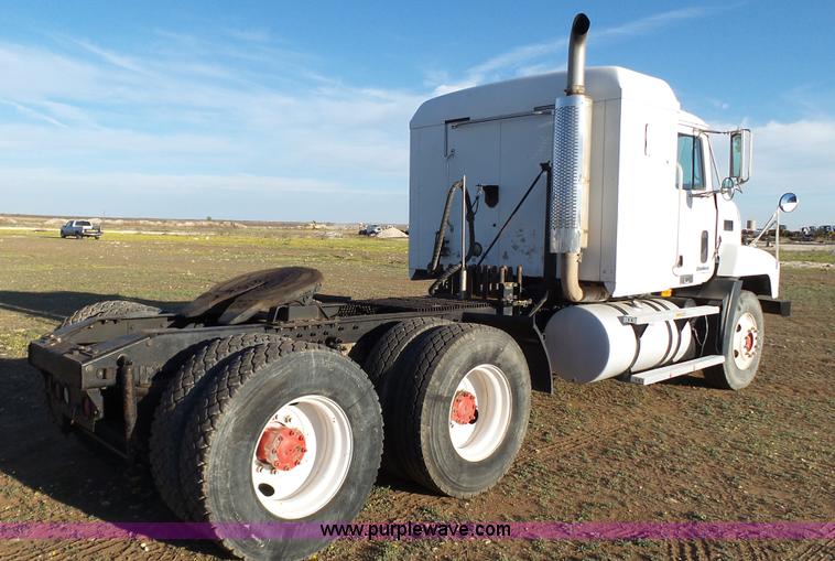 image for item L6521 2000 Mack CH613 semi truck