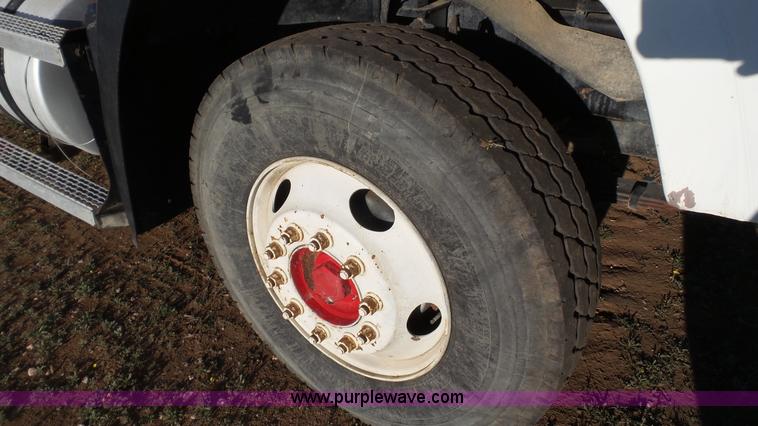 image for item L6521 2000 Mack CH613 semi truck