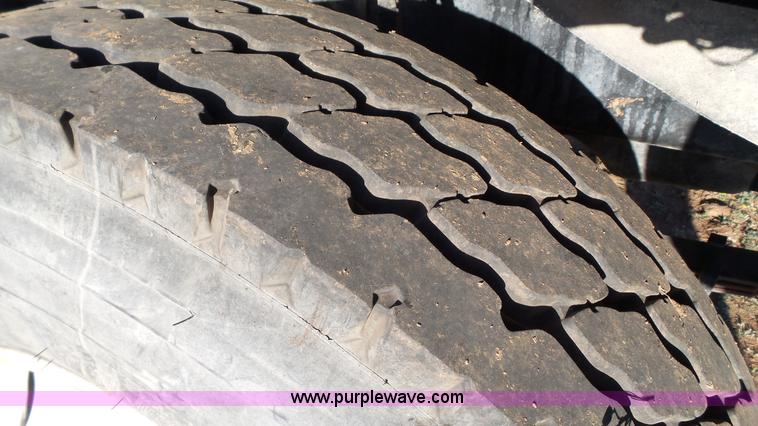 image for item L6521 2000 Mack CH613 semi truck