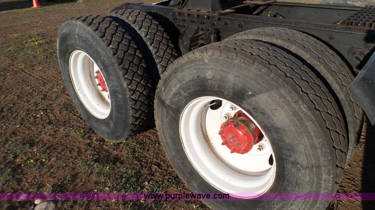 image for item L6521 2000 Mack CH613 semi truck