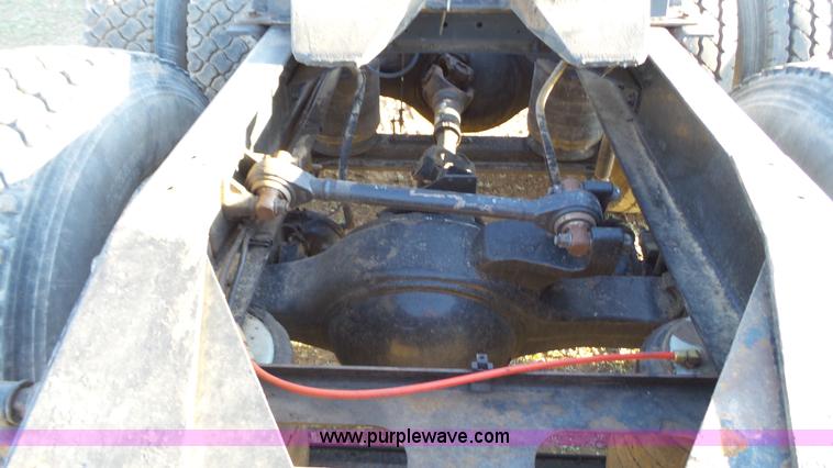 image for item L6521 2000 Mack CH613 semi truck