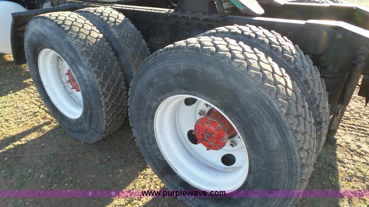 image for item L6521 2000 Mack CH613 semi truck