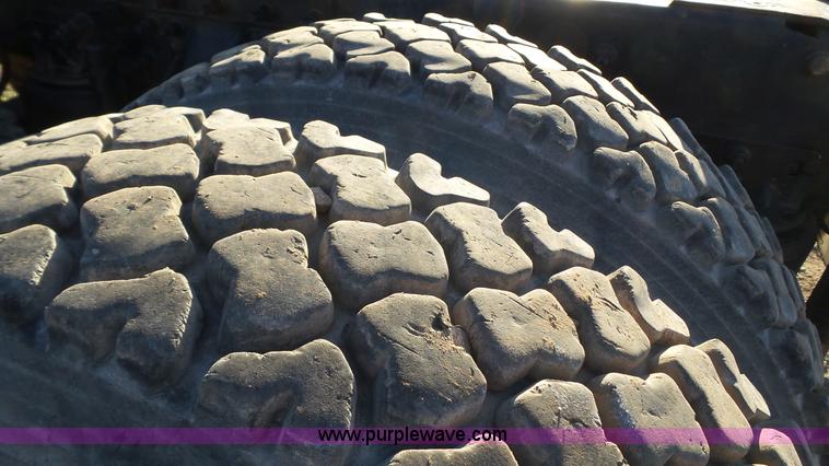 image for item L6521 2000 Mack CH613 semi truck