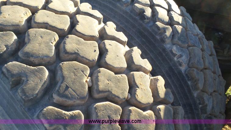 image for item L6521 2000 Mack CH613 semi truck