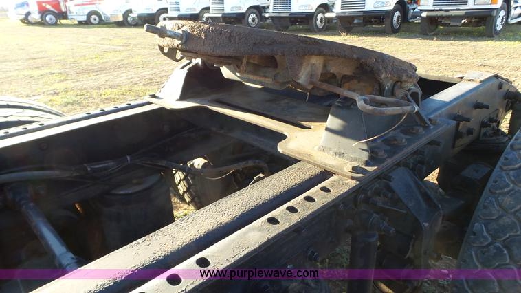 image for item L6521 2000 Mack CH613 semi truck