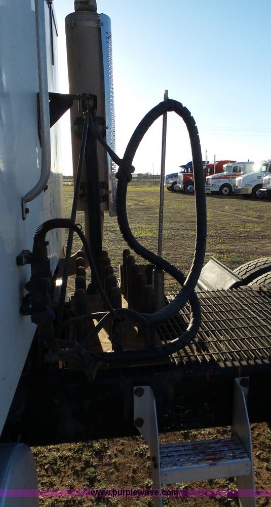 image for item L6521 2000 Mack CH613 semi truck