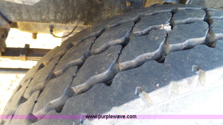 image for item L6521 2000 Mack CH613 semi truck