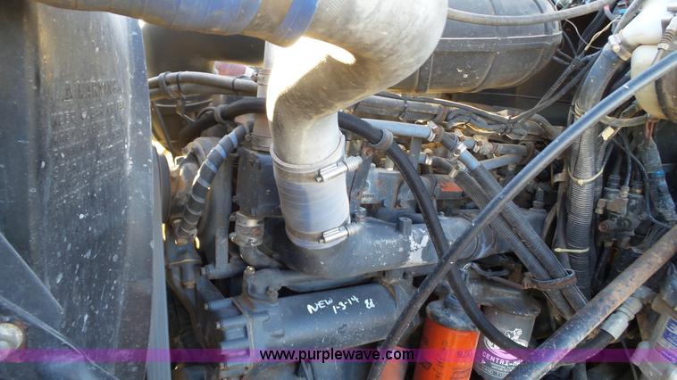 image for item L6521 2000 Mack CH613 semi truck