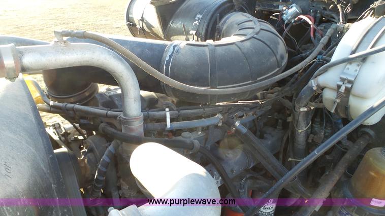 image for item L6521 2000 Mack CH613 semi truck