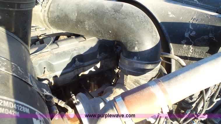 image for item L6521 2000 Mack CH613 semi truck