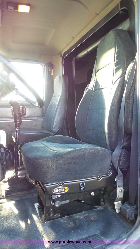 image for item L6521 2000 Mack CH613 semi truck